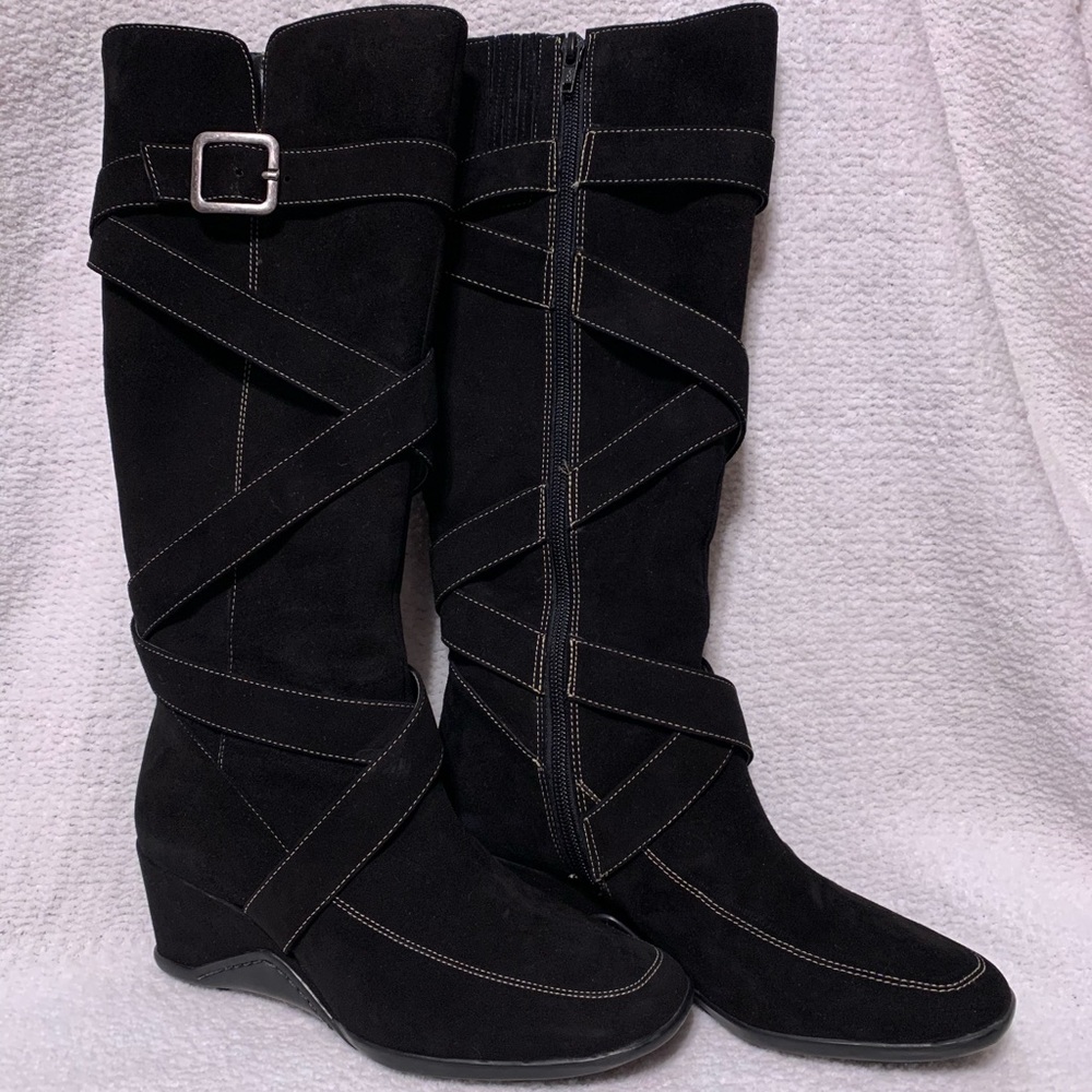ANTONIO MELANI  Wedge Suede Boot 7M